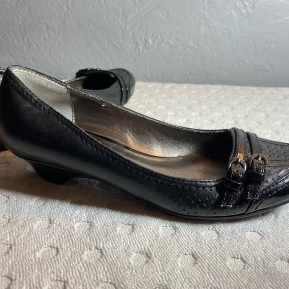 Aldo Women Ballet Flat Pumps Black Leather Perforated Buckle Slip On Low Heel - Picture 2 of 16